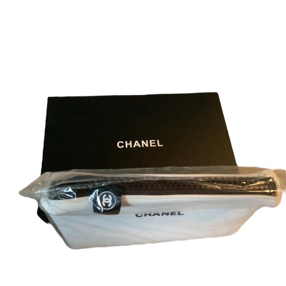 Chanel Neoprene Cosmetic Beauty case, New in Box. - Picture 7 of 8